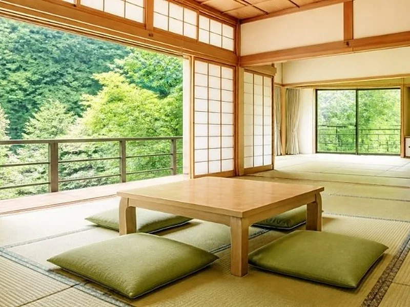 布団を敷いた旅館の和室(奈良)