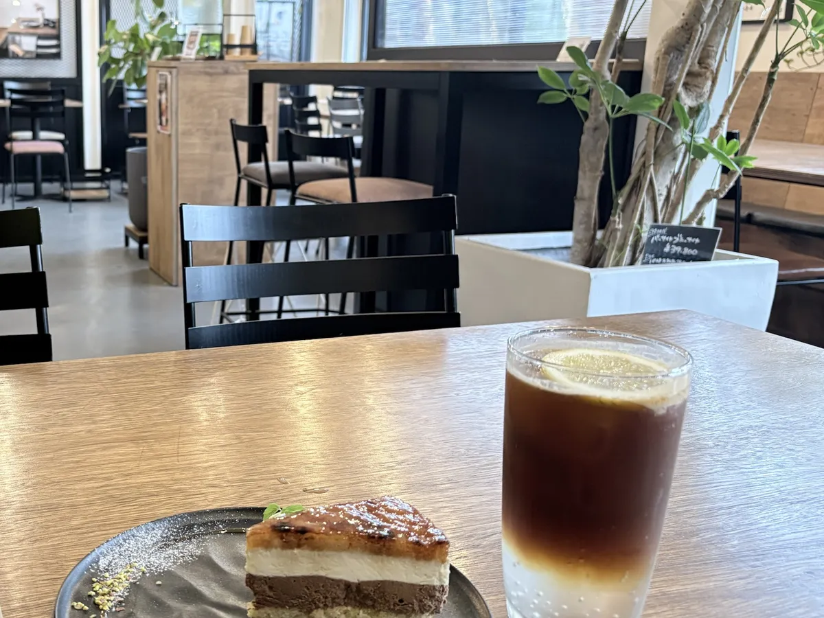 SULK GREEN CAFE SAKAI の店の中